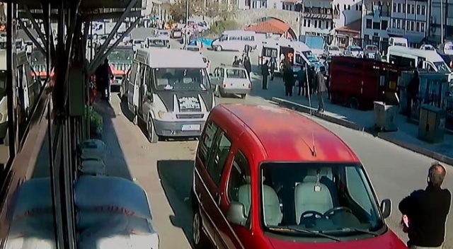 Minibüsten indikten sonra dehşet yaşadılar Minibüsten indikten sonra dehşet yaşadılar