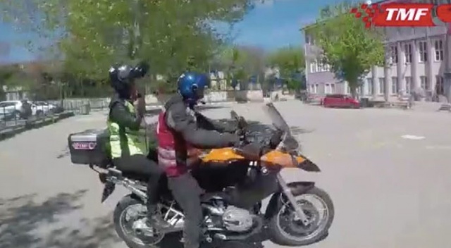Motosikletli bin gönüllü ihtiyaç sahiplerine hizmet veriyor