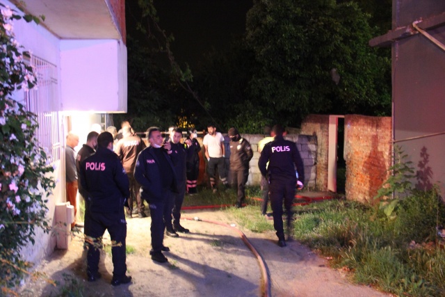 Mutfaktan yükselen dumanlar mahalleyi ayağa kaldırdı Mutfaktan yükselen dumanlar mahalleyi ayağa kaldırdı