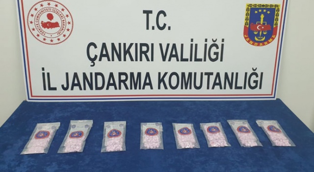 Narkotik köpeği Çakıl, soba bacasındaki uyuşturucuyu buldu
