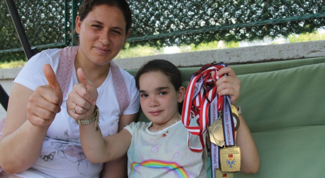 Otizmli milli sporcu kızı moral oldu, koronavirüsü yendi