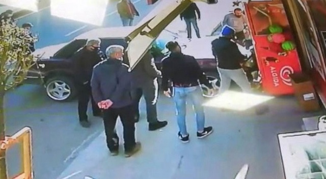 Park halindeyken kaymaya başlayan araç marketin buzdolabına çarparak durabildi
