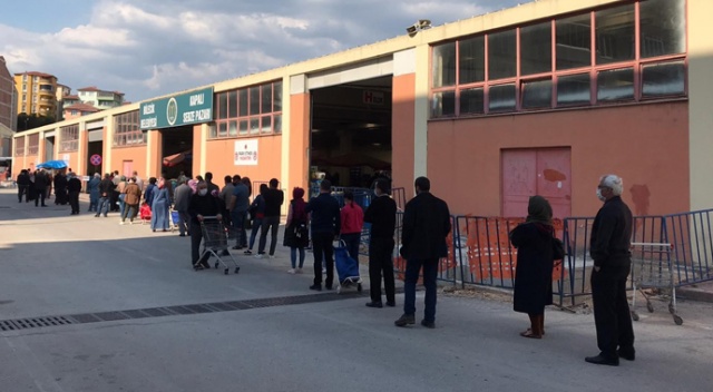 Pazar kuyruğu yaklaşık 500 metreyi buldu