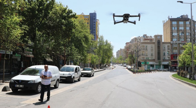 Polis, boşalan cadde ve sokakları drone ile denetlendi Polis, boşalan cadde ve sokakları drone ile denetlendi