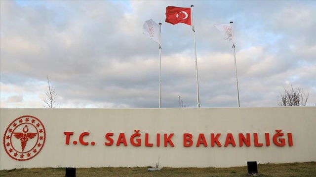 Sağlık Bakanlığı: Son 24 saatte 2392 kişiye Covid-19 tanısı konuldu Sağlık Bakanlığı: Son 24 saatte 2392 kişiye Covid-19 tanısı konuldu