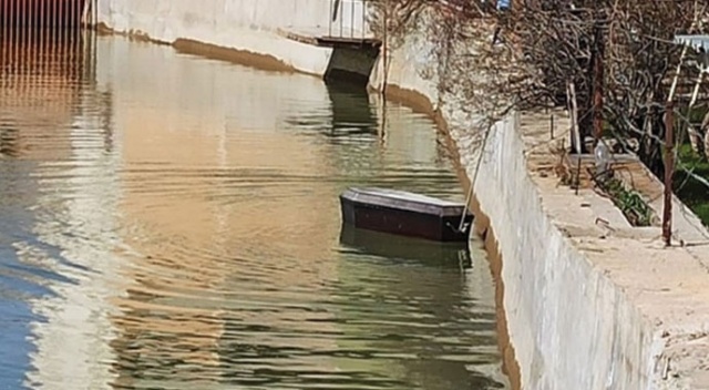 Şaşkına çeviren görüntü! Çoruh Nehri'nde yüzen tabutlar