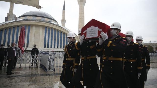 Şehit Jandarma Uzman Çavuş Yılmaz Güneş son yolculuğuna uğurlandı Şehit Jandarma Uzman Çavuş Yılmaz Güneş son yolculuğuna uğurlandı