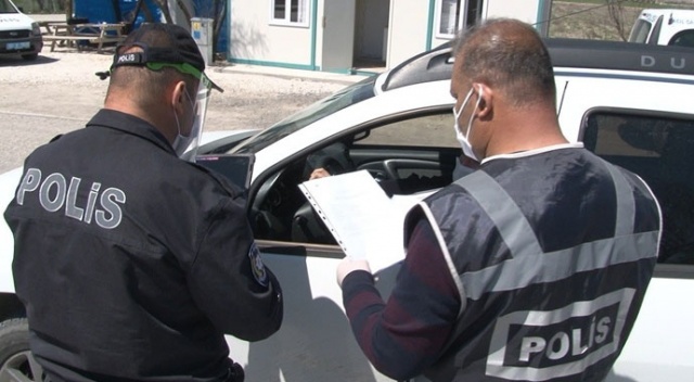 Seyahat belgesini eksik aldı, yakalanınca 'Komutana söyledim ben' dedi Seyahat belgesini eksik aldı, yakalanınca 'Komutana söyledim ben' dedi