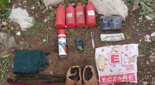 Siirt'te PKK'lı teröristlere ait sağlık ve giyim malzemesi ele geçirildi Siirt'te PKK'lı teröristlere ait sağlık ve giyim malzemesi ele geçirildi