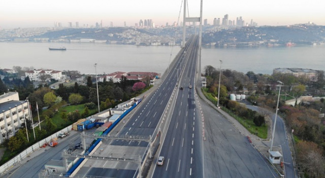 Sokağa çıkma kısıtlaması nedeniyle 15 Temmuz Şehitler Köprüsü boş kaldı
