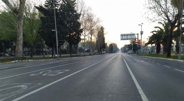 Sokağa çıkma kısıtlamasıyla İstanbul’da yollar boş kaldı
