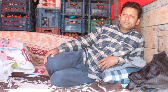 Sokağa çıkma yasağı geldi, kamyon kasasında mahsur kaldılar!