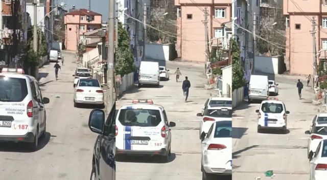 Sokağa çıkma yasağını ihlal eden gençler, doğal gaz dağıtım aracını polis sanınca büyük panik yaşadı Sokağa çıkma yasağını ihlal eden gençler, doğal gaz dağıtım aracını polis sanınca büyük panik yaşadı