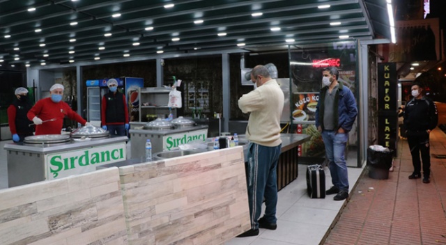 Sosyal mesafeli "şırdan" kuyruğu Sosyal mesafeli "şırdan" kuyruğu