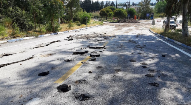 Su borusu patladı asfaltlar yerinden söküldü