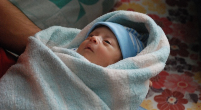 Suriyeli bebek korona virüsü yendi
