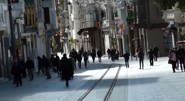 Taksim Meydanı'nda tarihi sessizlik Taksim Meydanı'nda tarihi sessizlik