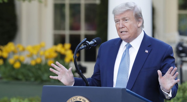 Trump, yardım çeklerine kendi ismini yazdırdı