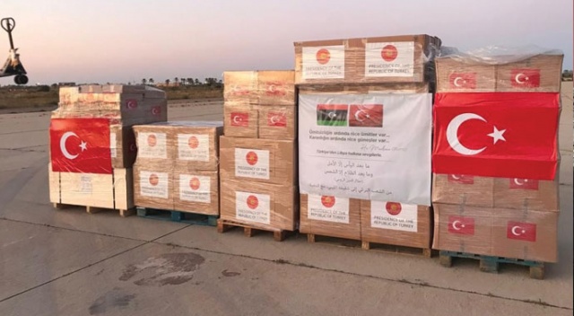 Türkiye'nin gönderdiği sağlık malzemeleri Libyalı yetkililere teslim edildi