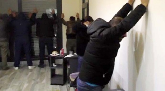 Üç gün önce mühürlenen villaya yine kumar baskını