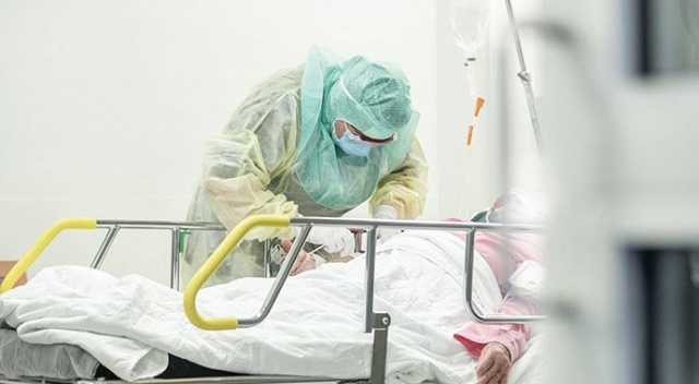 Umre dönüşü karantinada kaldıktan sonra evine dönen kadın, koronavirüsten öldü