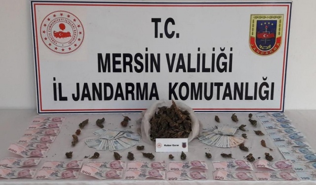 Uyuşturucu satan 2 kişi gözaltına alındı Uyuşturucu satan 2 kişi gözaltına alındı