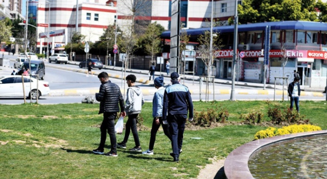 Vatandaş uyarıları dinlemedi, belediye sulama sistemlerini devreye soktu Vatandaş uyarıları dinlemedi, belediye sulama sistemlerini devreye soktu