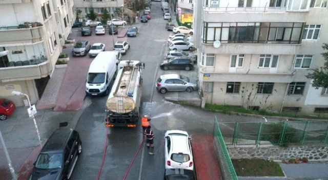 Yasağı fırsat bilen belediye, sokaklarda virüs temizliği yaptı Yasağı fırsat bilen belediye, sokaklarda virüs temizliği yaptı