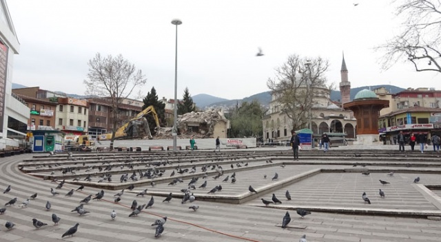 Yıkımı insanlar yerine güvercinler izledi Yıkımı insanlar yerine güvercinler izledi
