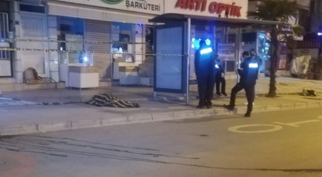 Yolda yürüdüğü esnada fenalık geçiren yaşlı adam hayatını kaybetti Yolda yürüdüğü esnada fenalık geçiren yaşlı adam hayatını kaybetti