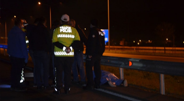 Yolun karşısına geçerken otomobilin altında kaldılar: 2 ölü