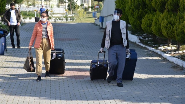 Yurtlarda karantinaya alınan 63 bin kişiden 34 bininin gözlem süresi tamamlandı Yurtlarda karantinaya alınan 63 bin kişiden 34 bininin gözlem süresi tamamlandı