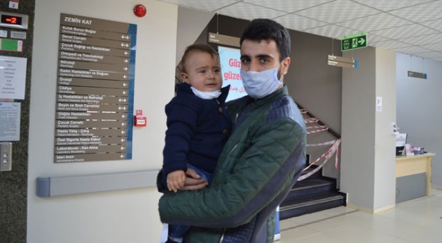 1 yaşındaki bebek babasıyla koronayı yendi, hastaneden babasıyla taburcu oldu 1 yaşındaki bebek babasıyla koronayı yendi, hastaneden babasıyla taburcu oldu