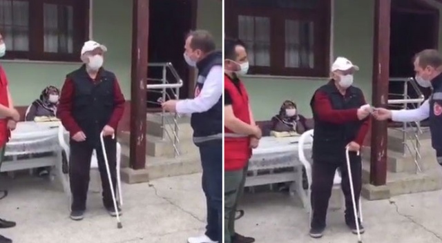 83 yaşındaki görme engelli vatandaştan örnek davranış 83 yaşındaki görme engelli vatandaştan örnek davranış