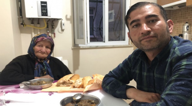 90 gündür arabada yaşayan engelli kadın ve oğlu sıcak yuvalarına kavuştu