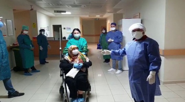 96 yaşındaki yaşlı kadın koronavirüsü yendi