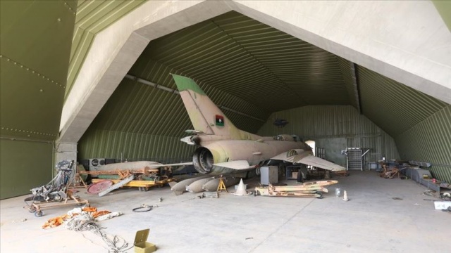 AA ekibi Libya'da Hafter milislerinden kurtarılan hava üssünü görüntüledi AA ekibi Libya'da Hafter milislerinden kurtarılan hava üssünü görüntüledi