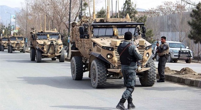 Afganistan'da Taliban bomba yüklü araçla saldırdı: 3 ölü Afganistan'da Taliban bomba yüklü araçla saldırdı: 3 ölü