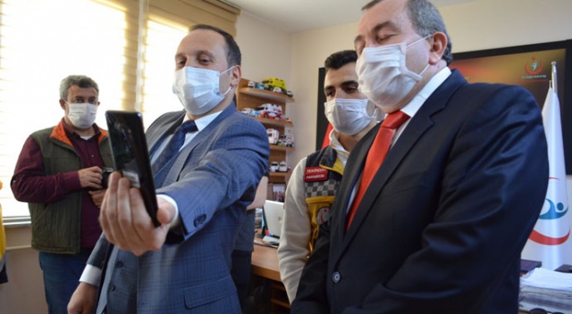 Akıllı telefonu olmayan anne, 3 ay sonra sağlık çalışanı oğlunu böyle görebildi