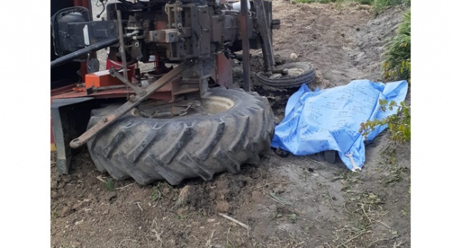 Antalya&#039;da traktör şarampole devrildi anne öldü, 2 kızı yaralandı
