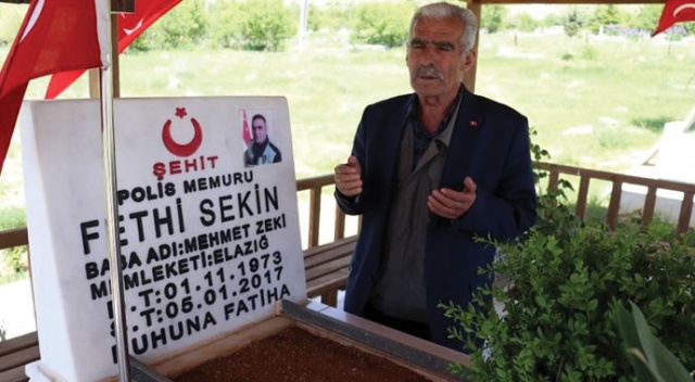 Baba Sekin sokağa çıkma izninde şehit oğlunun mezarına koştu Baba Sekin sokağa çıkma izninde şehit oğlunun mezarına koştu