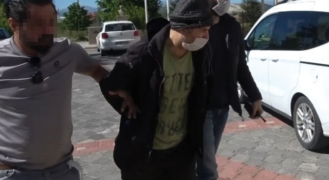 Babası ve annesini öldüren katil zanlısından isyan ettiren savunma