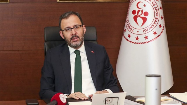 Bakan Kasapoğlu, gençlik merkezlerinde 850 bin maske üretildiğini açıkladı