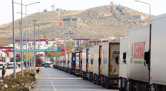 Bakan Pekcan: Gürbulak sınır kapısında bekleyen TIR şoförlerimizin mağduriyetini gideriyoruz