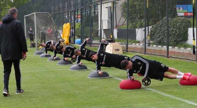 Beşiktaş günün ilk idmanını yaptı Beşiktaş günün ilk idmanını yaptı