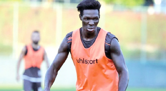 Beşiktaş&#039;ta yeni sol bek transferinde anlaşmazlık yaşanıyor