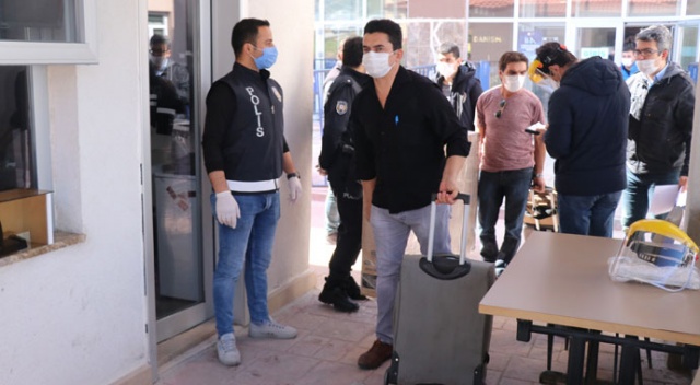 Bolu'da karantinası biten 395 kişi memleketlerine gitti Bolu'da karantinası biten 395 kişi memleketlerine gitti