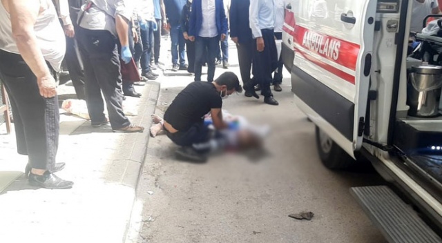 Cam silerken 4. kattan aşağıya düştü Cam silerken 4. kattan aşağıya düştü