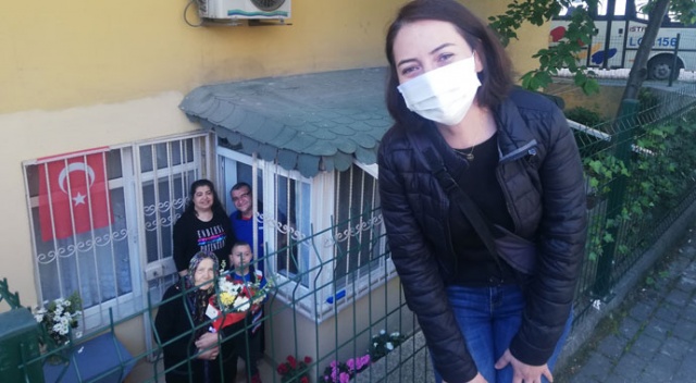 Covid-19 servisi hemşiresinden 74 yaşındaki annesine duygulandıran sürpriz