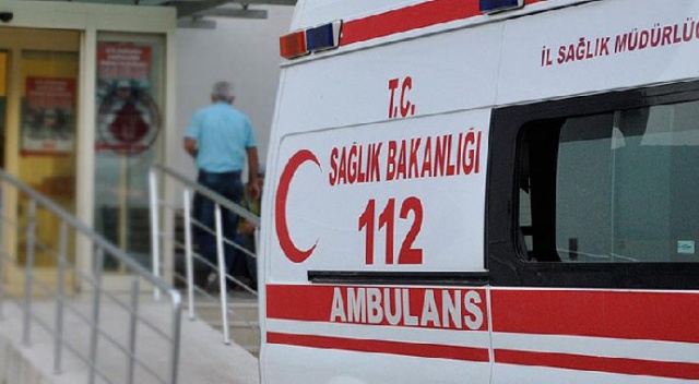 Denizli'de hafif ticari araç tıra çarptı: 2 yaralı
